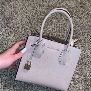 Michael kors babypink purse!